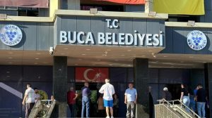 İzmir’deki Yolsuzluk Soruşturmasında 54 Şüpheli Emniyette, İzmir Adliyesi’ne Sevk Edildi