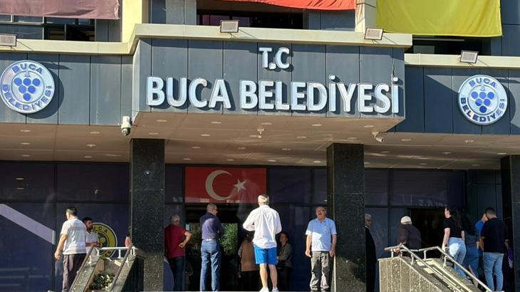 İzmir’deki Yolsuzluk Soruşturmasında 54 Şüpheli Emniyette, İzmir Adliyesi’ne Sevk Edildi