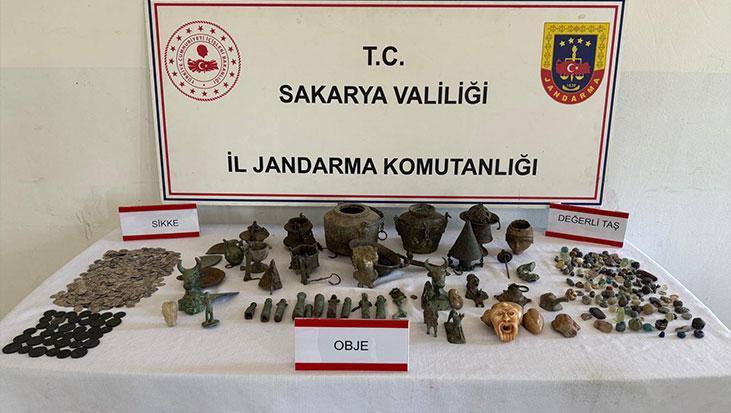 Kaçakçılıkla Mücadele Operasyonunda Tarihi Eser Operasyonu: 806 Parça Ele Geçirildi