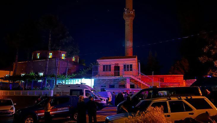 Kazada Bıçaklı Olay: İki Kişinin Hayatı Kaybettiği Şüpheli Girişimler ve Soruşturma