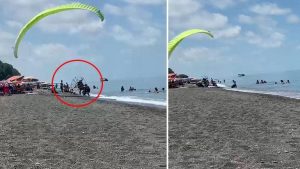 Kemos Plajı’nda Paraşütle Uçuş Yapan Kişinin Kaza Anı ve Sonrası