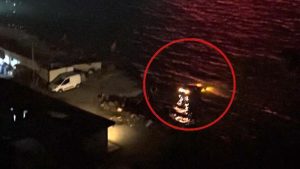 Rumeli Kavağı’nda Fren Yerine Gaz: Otomobil Denize Düştü – Görgü Tanıkları ve 112 Görüntüleri