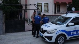 Uzaklaştırma Kararına Rağmen Şiddet Olayı: Eşini Bıçaklayan Şüpheli Kaçtı