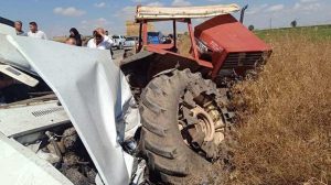 Çankırı’da Korkunç Kaza: Otomobil, Park Halindeki Traktöre Çarptı – 3 Kişi Yaralandı, 2 Hanımefendi Hayatını Kaybetti