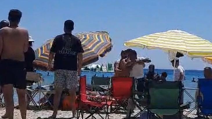 Çeşme Altınkum’da Şemsiye Krizi: Plajda Tartışma ve Darp Olayı