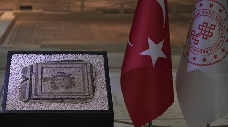 Çingene Kızı Panelinin Türkiye’ye Dönüşü: Zeugma Mozaik Müzesi’nde Yeni Bir Bütünleşme