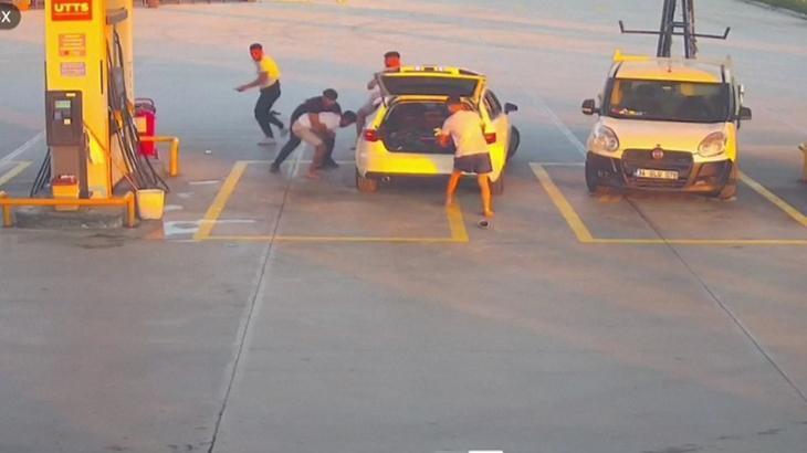 Davutlar’da Yol Verme Tartışması ve Akaryakıt İstasyonunda Çıkan Kavga
