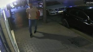Hoşnudiye’de Tatil Acentesi Vitrini Kırıldı: Şüpheli Olay Yerinden Kaçarken Yakalandı