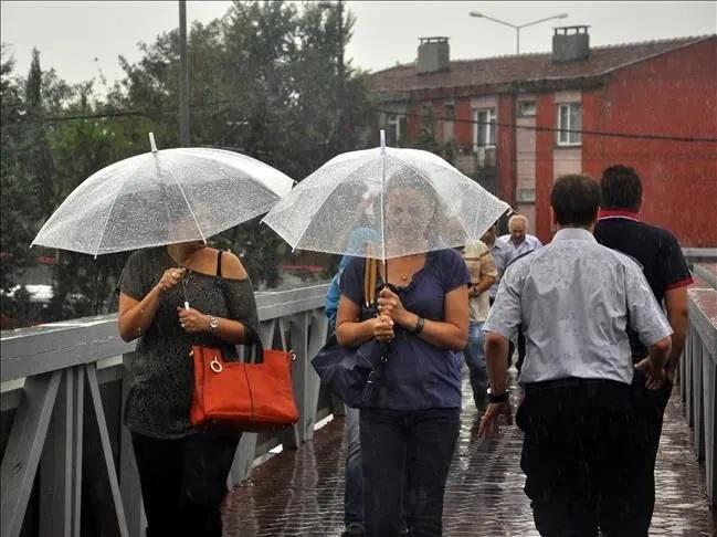 İstanbul ve Türkiye GeneliHafta Boyu Sıcaklık ve Yağış Takvimi
