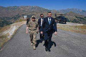 Kaynaklar ve Ziyaret: Zirvin Tepe Modüler Komando Üs Bölgesi Ziyareti
