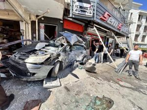 Mamak’ta EGO Otobüsü Kontrolünü Kaybedip İş Yerine Çarptı: 7 Yaralı
