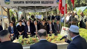 Şehit Gökbayrak İçin Anma Töreni: Mezarda Saygı Duruşu ve Aile Ziyareti