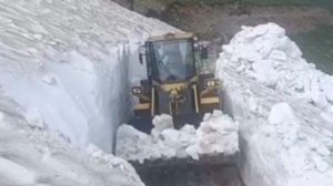 Yayla Yolu Kar Engeline Rağmen Yeniden Açılıyor: Güvenli Ulaşım İçin Çalışmalar Sürüyor