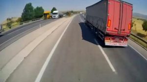 Kazada Freni Boşaldığı İddia Edilen TIRın Kontrolden Çıkması ve Olay Yeri Detayları