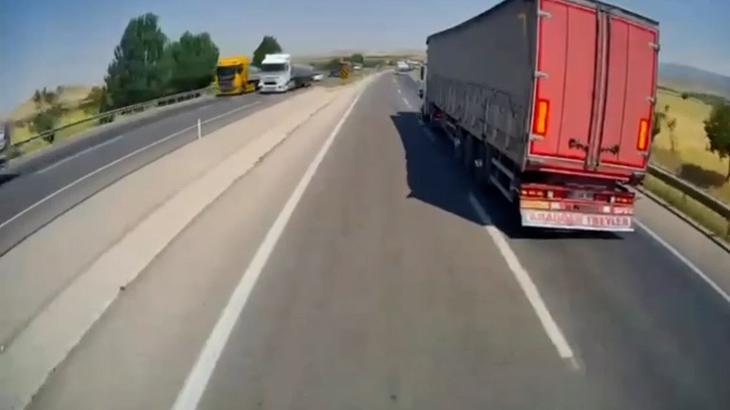 Kazada Freni Boşaldığı İddia Edilen TIRın Kontrolden Çıkması ve Olay Yeri Detayları