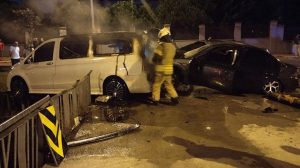 Sultanbeyli’de Otomobil Yandı: Yaralanma Olmadan Söndürüldü