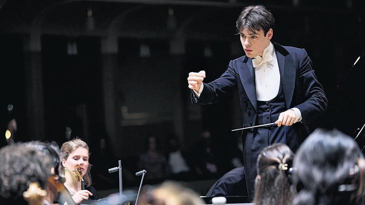 Aspendos’ta Carmina Burana’yı Yöneten Genç Şef: Gelenekten Geleceğe Müzik Yolculuğu