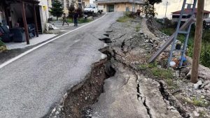 Doğu Karadeniz’de Fıçıtaşı’nda Yağış ve Yol Çökmeleri: Yetkililerden Açıklama