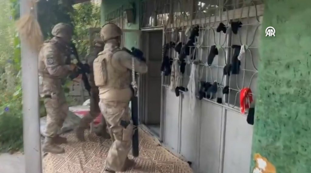 Sokaklar Güvende Operasyonu Kapsamında 21 Adrese Eş Zamanlı Baskınlar ve Şüphelilerin Yakalanması