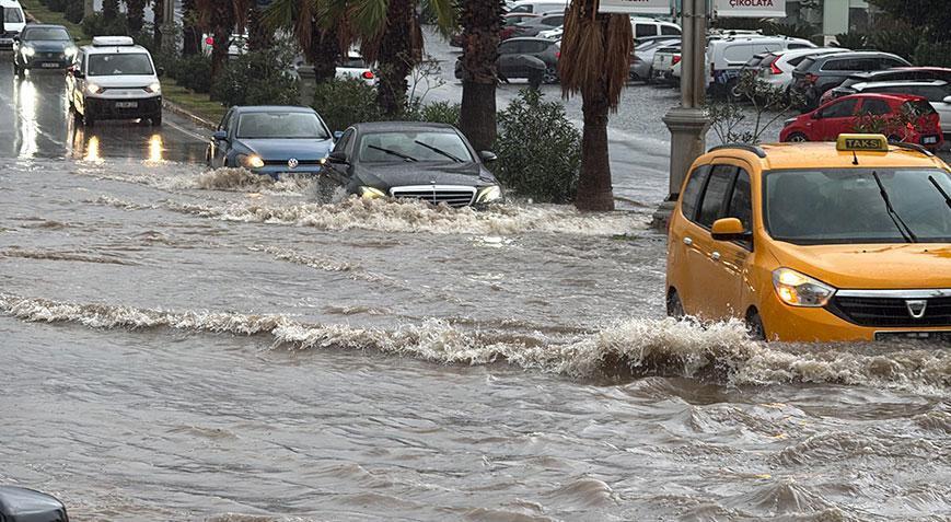 Bodrum’da Sağanak Yağış ve Yol Durumu: Konacık ve Ortakentte Su Baskınına Müdahale