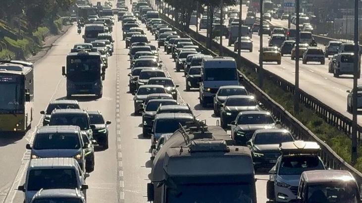 Cuma Akşamı Yoğun Trafik Raporu: Anadolu ve Avrupa Yakası İçin Anlık Girişimler
