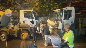 İstanbul’da Beton Mikseri ile Beton Pompası Çarpışması Sonrası Trafik Kapandı