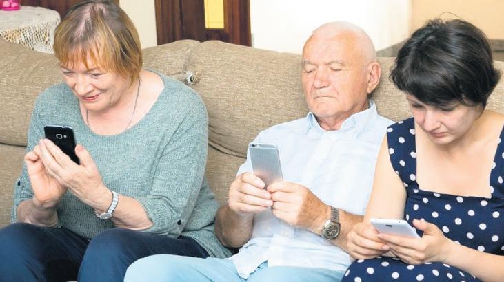 Sanal İhmalin Aile İçi İletişime Etkisi: Phubbing ve Büyüyen İzolasyon